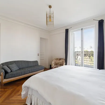 Aparthotel Saint Michel 4 *