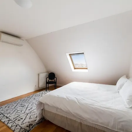 Aparthotel Saint Michel 4 *